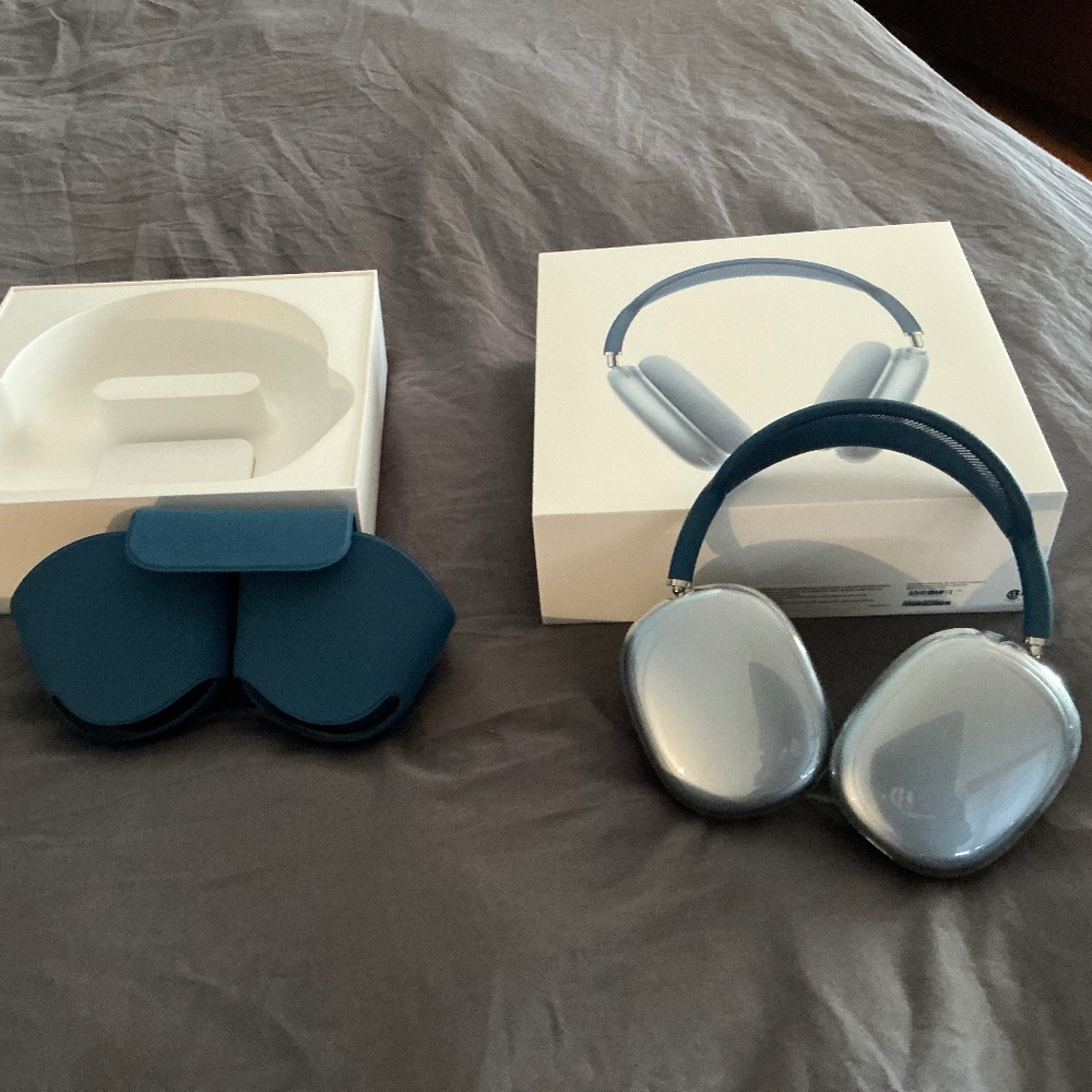 AirPods Max comes with a free protective cover